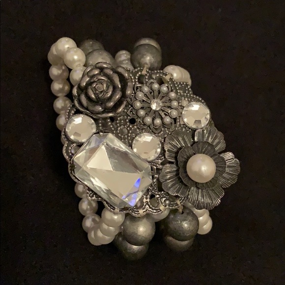 Metal and Pearl Bracelet - Picture 1 of 2